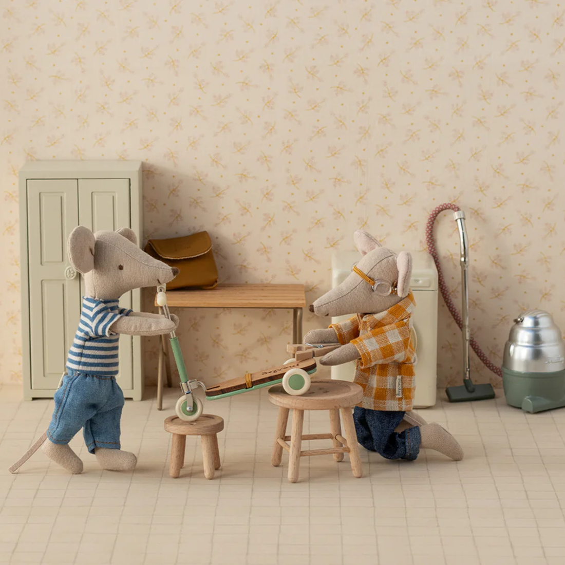 Maileg Mouse Kick Board - Mint