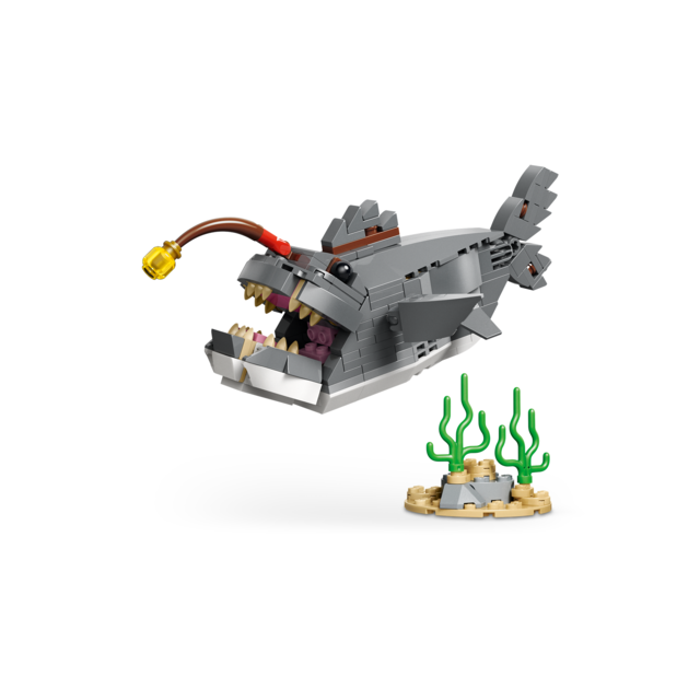 Lego Creator 3 in 1 Fierce Shark with a Treasure Chest